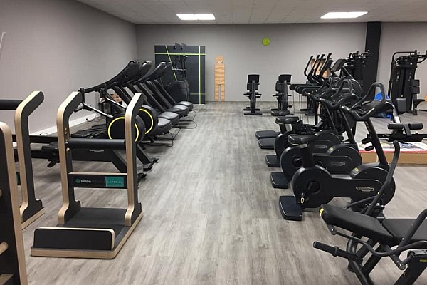 Modernes Fitnessstudio